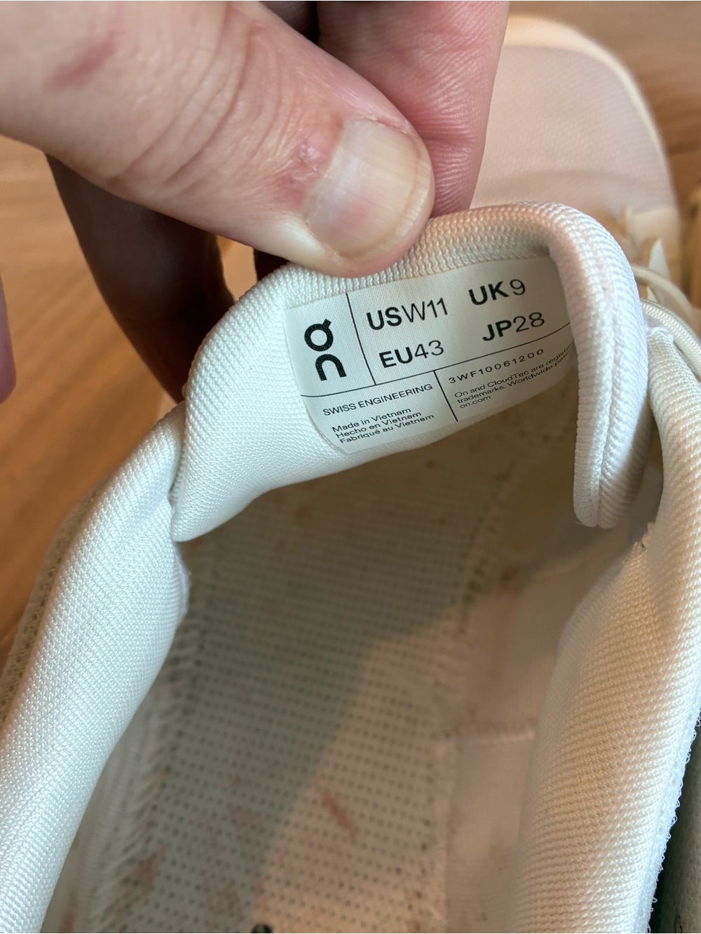 On Running Women's Cloud Sneakers in White NO INSOLES - Picture 5 of 6
